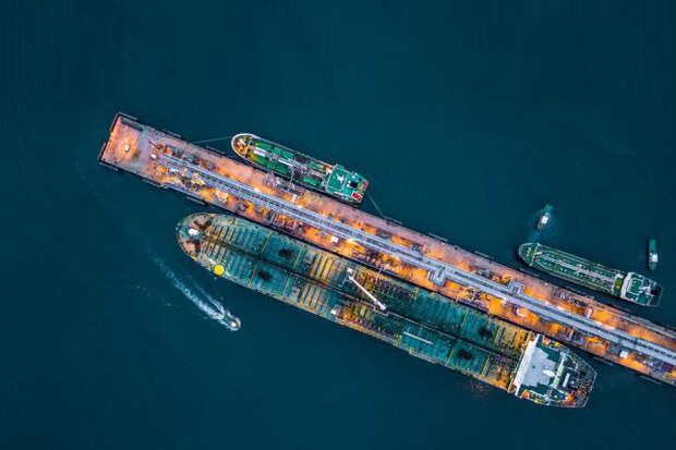 داده‌های ردیابی کشتی تانکرترکرز نشان می‌دهد صادرات نفت خام ایران علی‌رغم تحریم‌ها جهش کرد