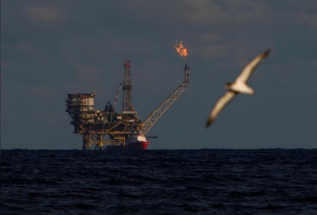 کاهش ۵۹ درصدی تولید نفت خلیج مکزیکو در آستانه طوفان
