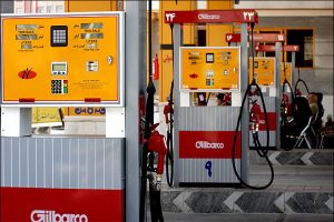 بروز اختلال در پمپ بنزین‌ها/برنامه‌ای برای گرانی بنزین وجود ندارد - مهرشید نیرو •